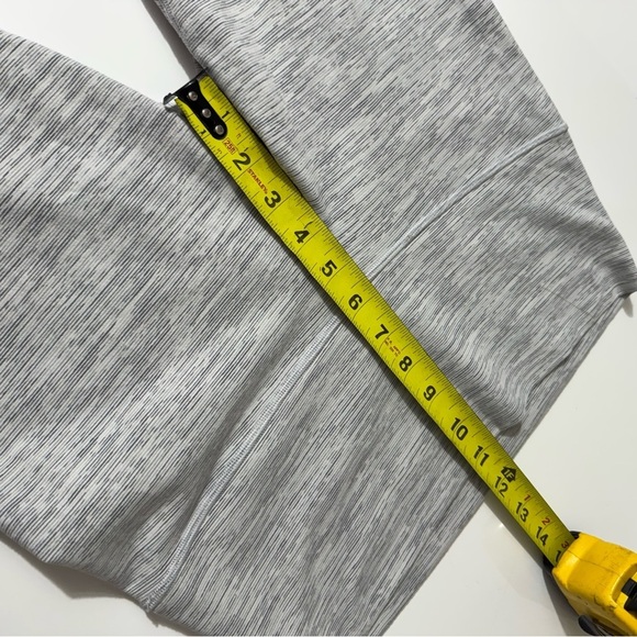 lululemon athletica wunder under heather Gray scalloped hem 23 cropped Leggings - Picture 6 of 10